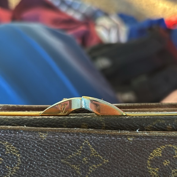 Louis Vuitton Bi-Fold Wallet with Coin Pouch - Picture 3 of 7